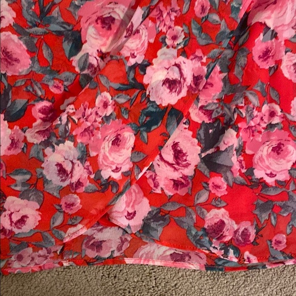 ***NWT*** B DARLIN RED AND PINK FLORAL BELL‎ SLEEVE OPEN BACK DRESS - Picture 3 of 14